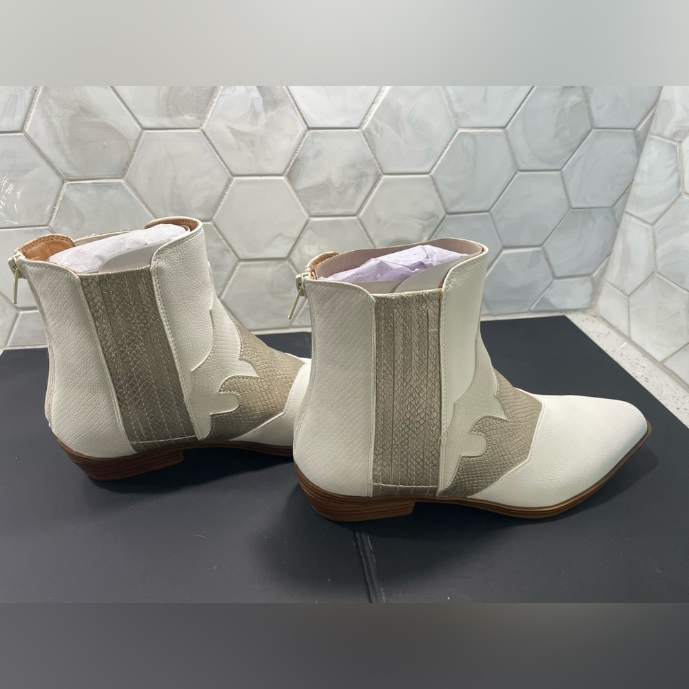 Yellow Box Woman’s WILLIS Western Chelsea Boots Size 7.5 Ivory & Gold Brand New - Picture 3 of 14